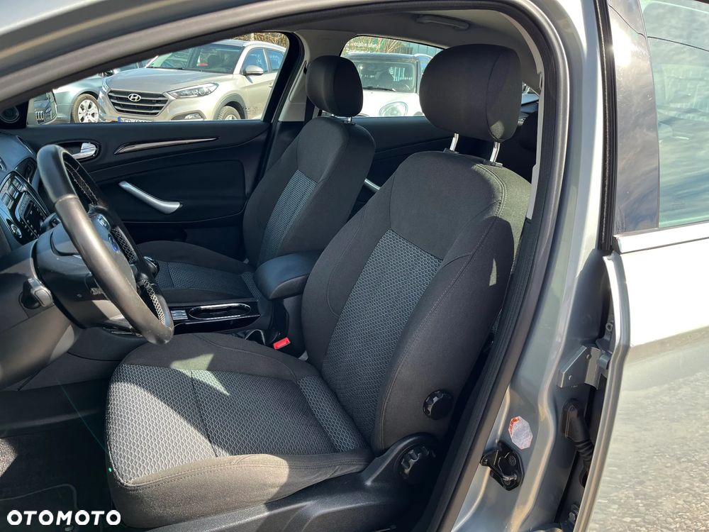 Ford Mondeo 2.0 Ghia - 17