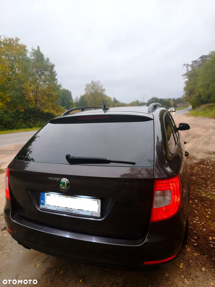 Skoda Superb 2011 photo 4