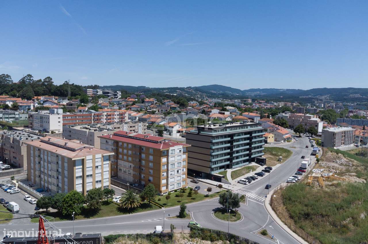 Fantástico Apartamento T2 localizado no Covelo, em Calendário - Grande imagem: 3/21