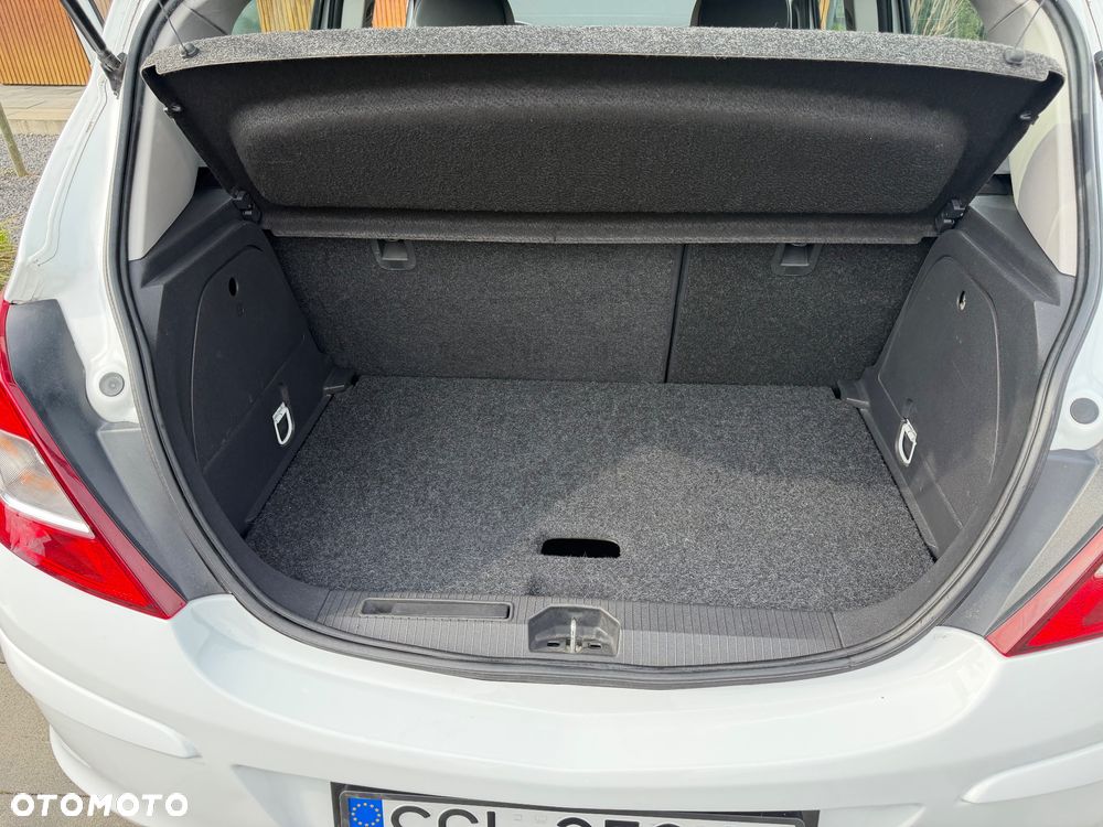 Opel Corsa 1.4 16V Cosmo - 13