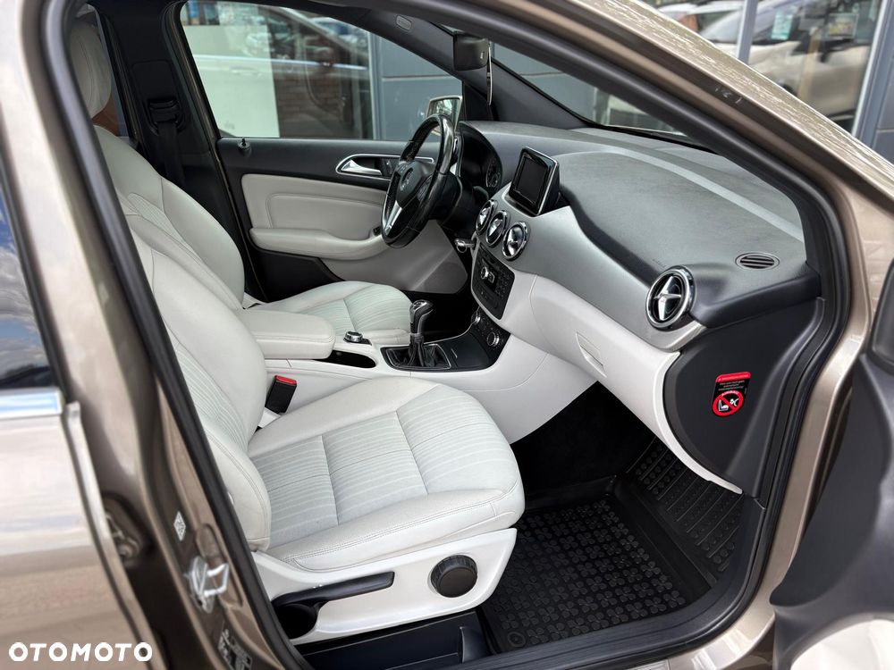 Mercedes-Benz Klasa B 180 CDI (BlueEFFICIENCY) - 16