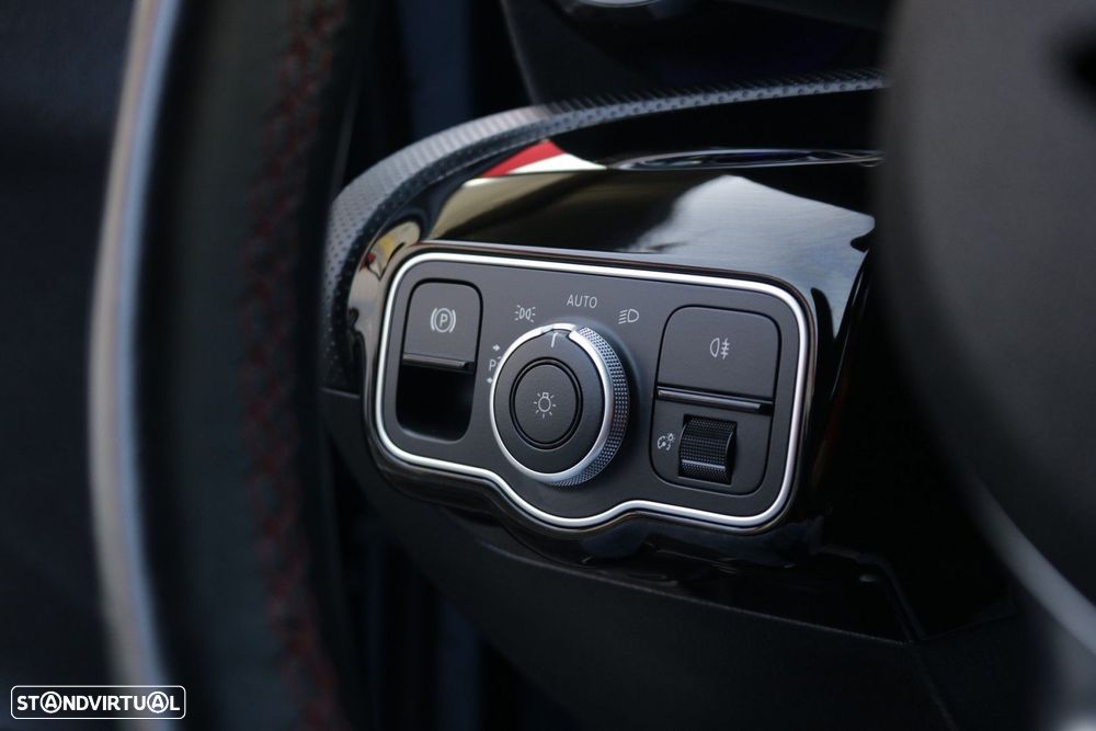 Mercedes-Benz A 180 d AMG Line - 38