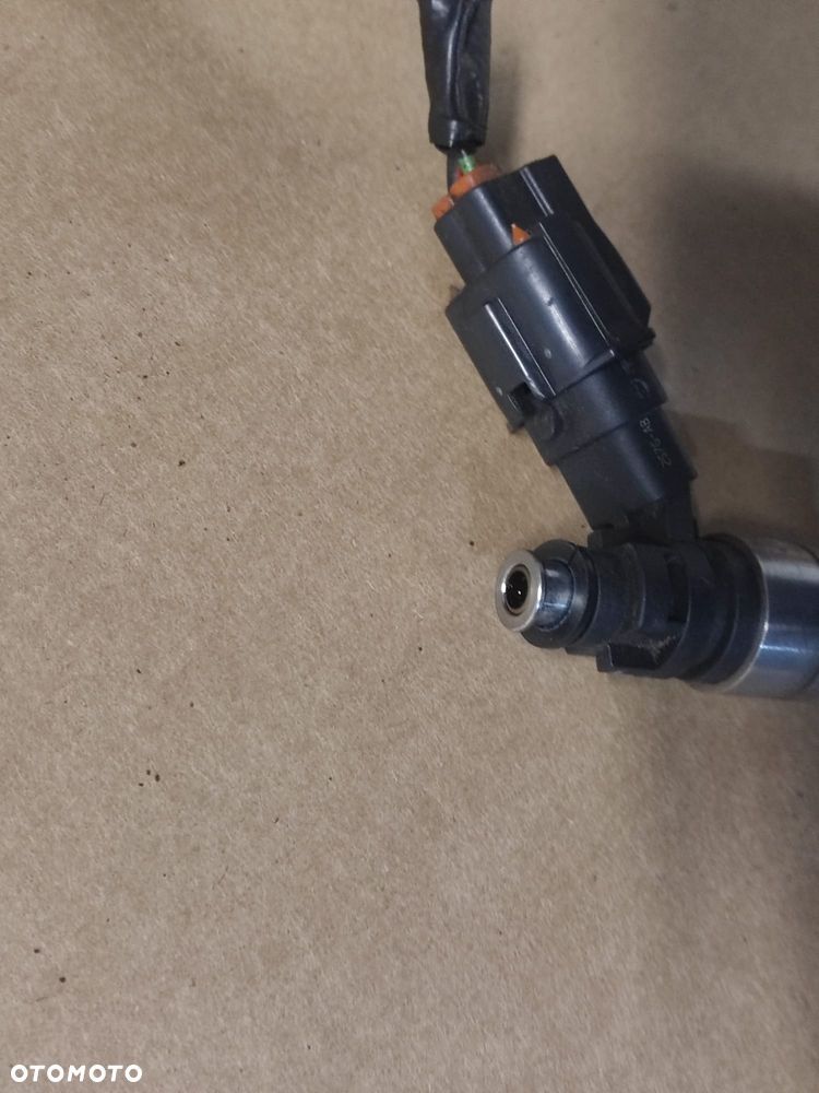 FORD MONDEO MK3 WTRYSK wtryskiwacz PALIWA 0261500009 1.8 16V SCI 130KM - 4