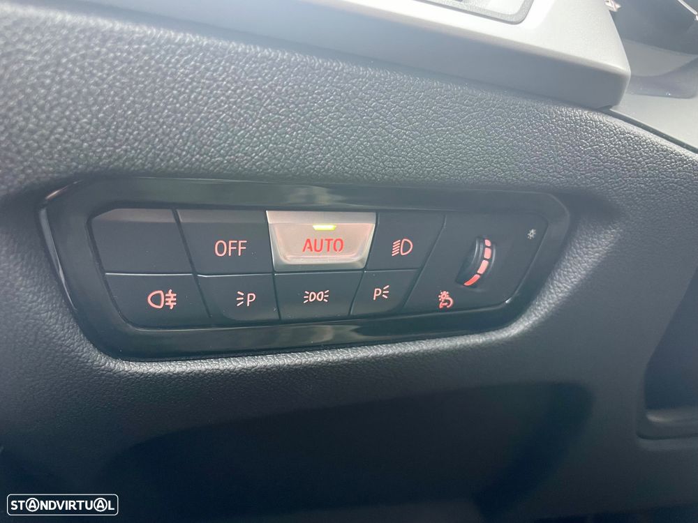 BMW 318 d Line Sport - 16