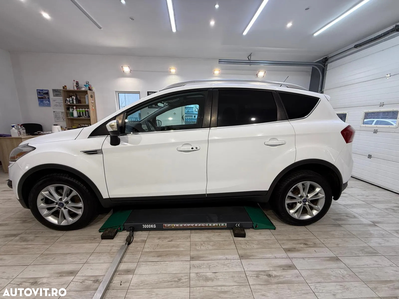 Ford Kuga 2.0 TDCi 4WD Powershift Titanium - 8