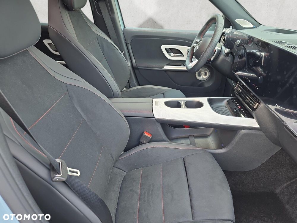 Mercedes-Benz GLB - 16