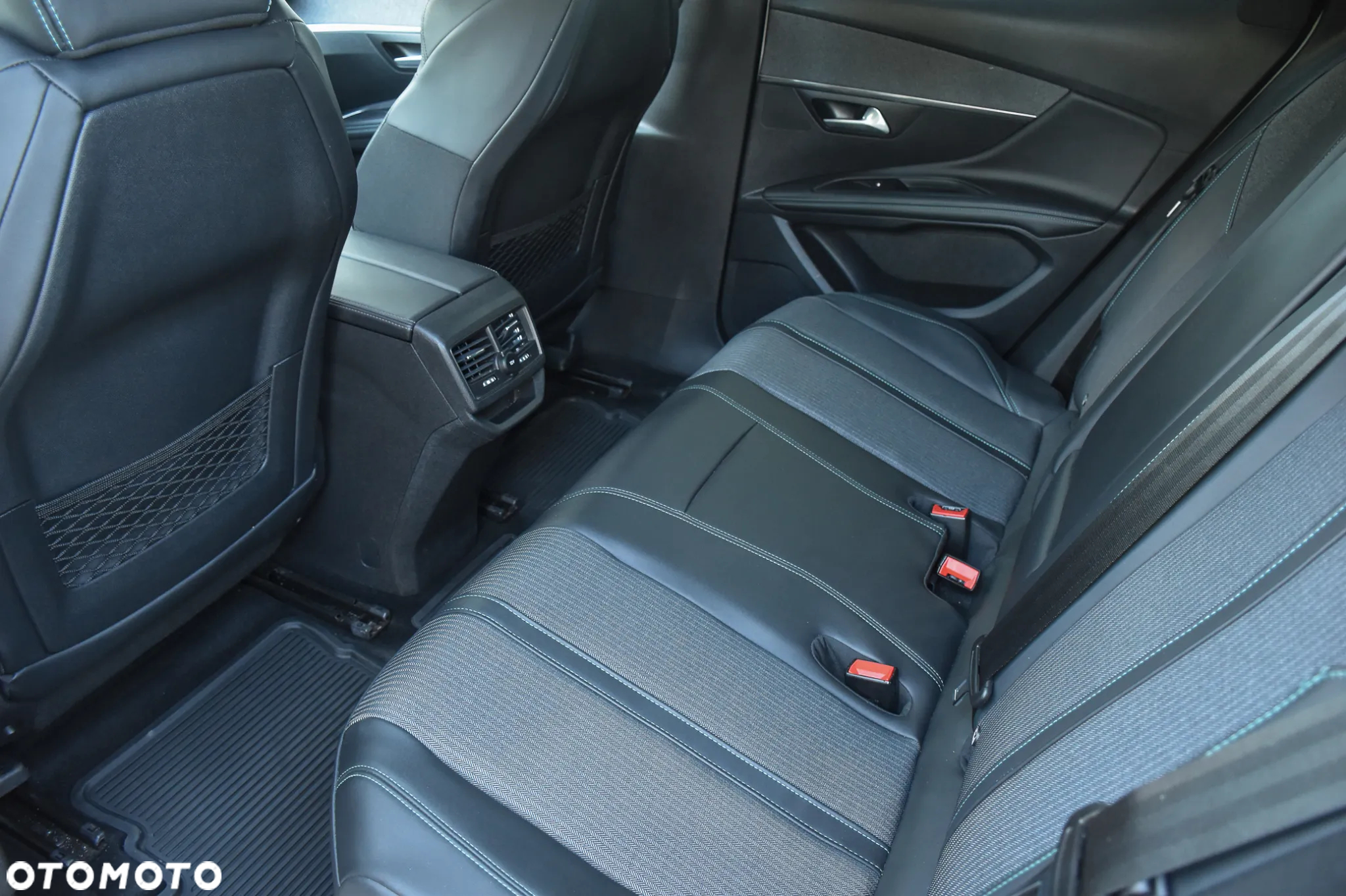 Peugeot 3008 1.6 PureTech Hybrid4 PHEV GT Pack S&S EAT8 - 36