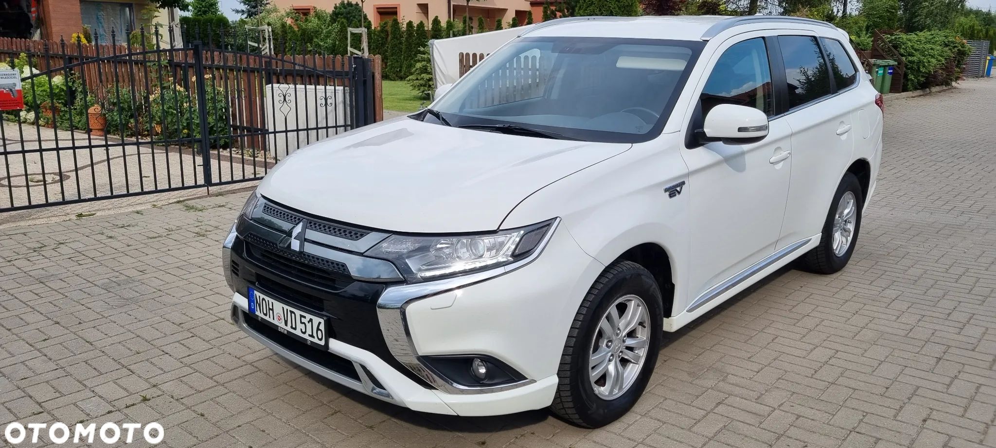 Mitsubishi Outlander 2.4 4WD Plug-In Hybrid Diamant+ - 1
