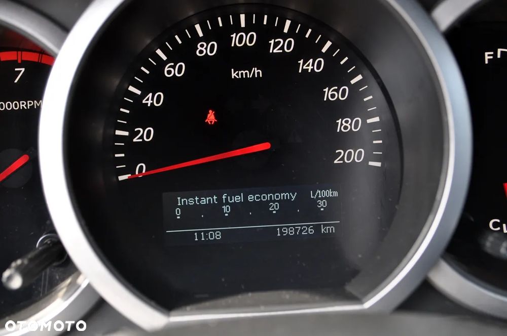 Suzuki Grand Vitara 2.0 Comfort - 23