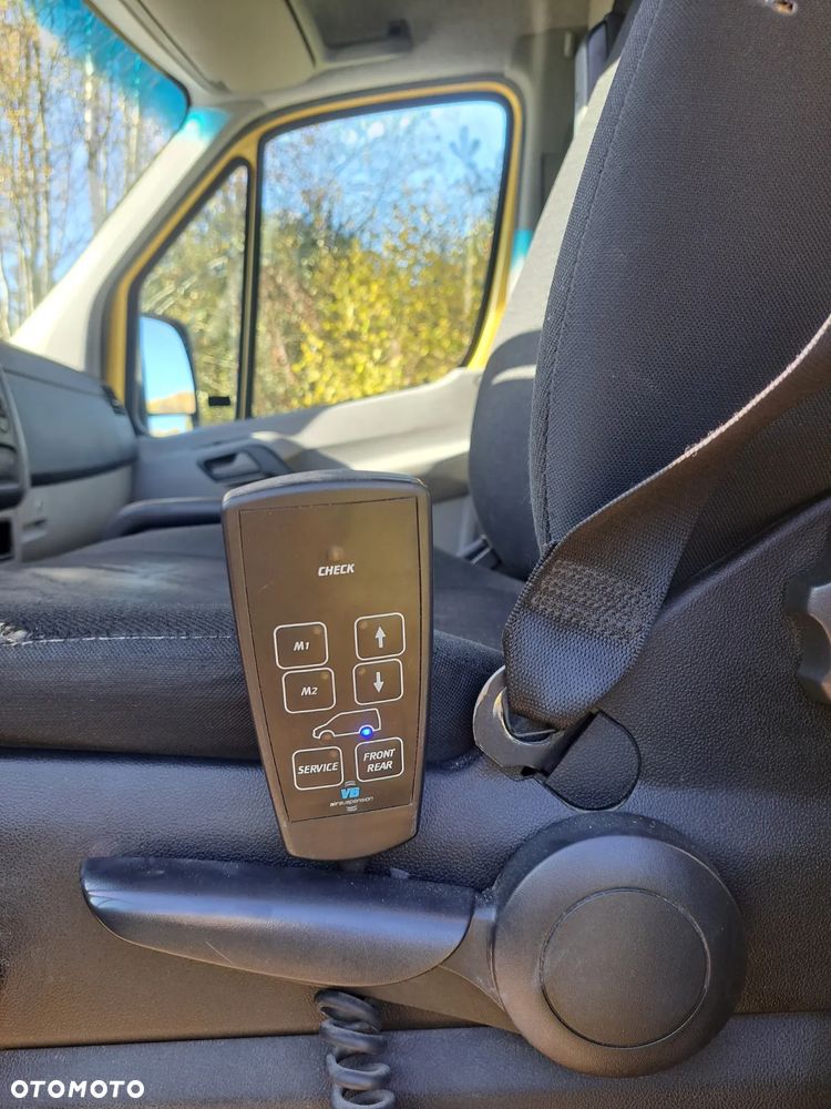 Mercedes-Benz Sprinter 319 - 7