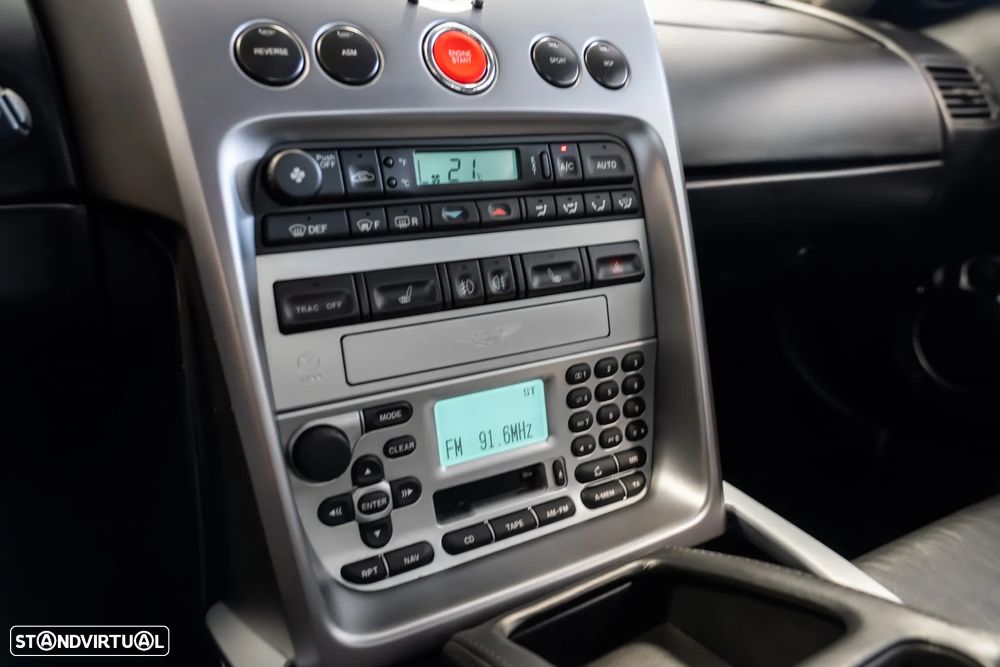 Aston Martin Vanquish - 17