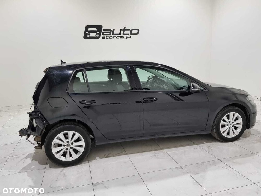 Volkswagen Golf - 10