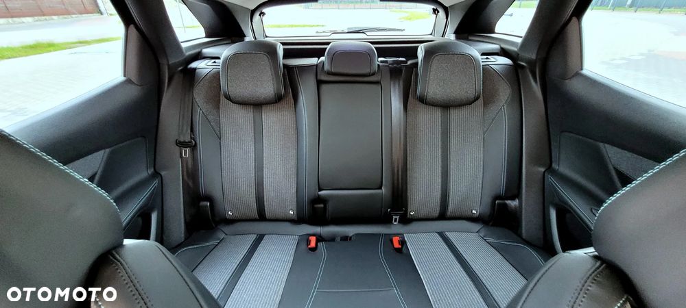 Peugeot 3008 1.6 PureTech HYbrid GT Line S&S EAT8 - 14