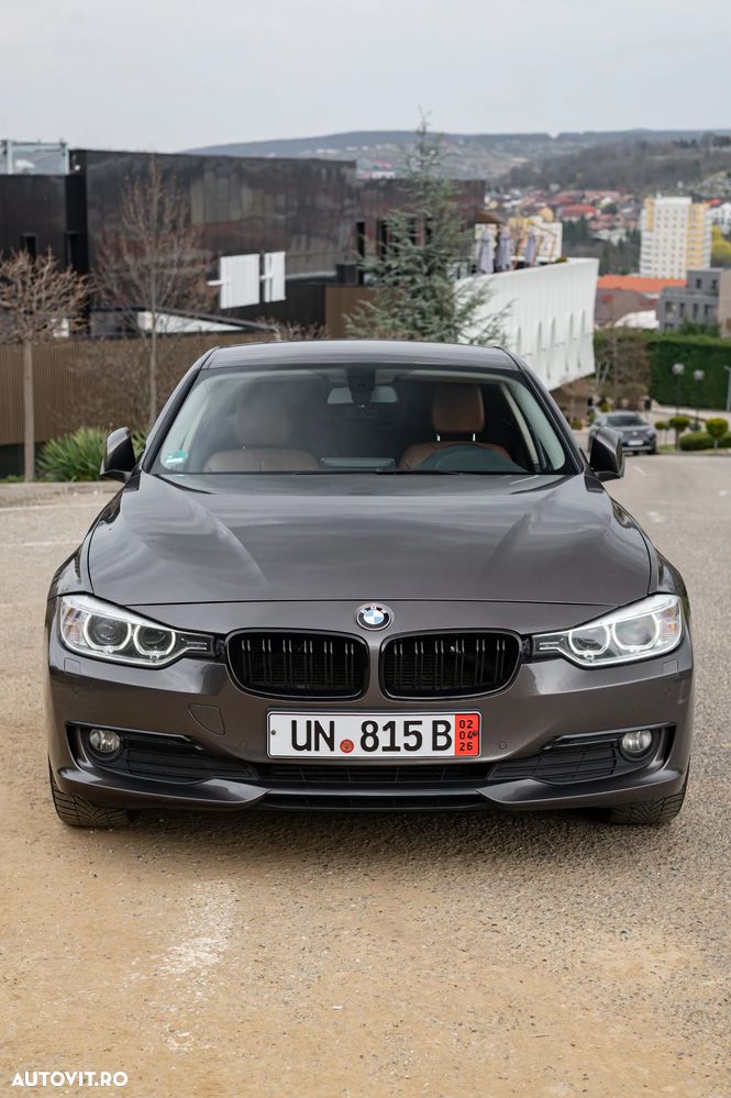BMW Seria 3 320d Aut. - 29