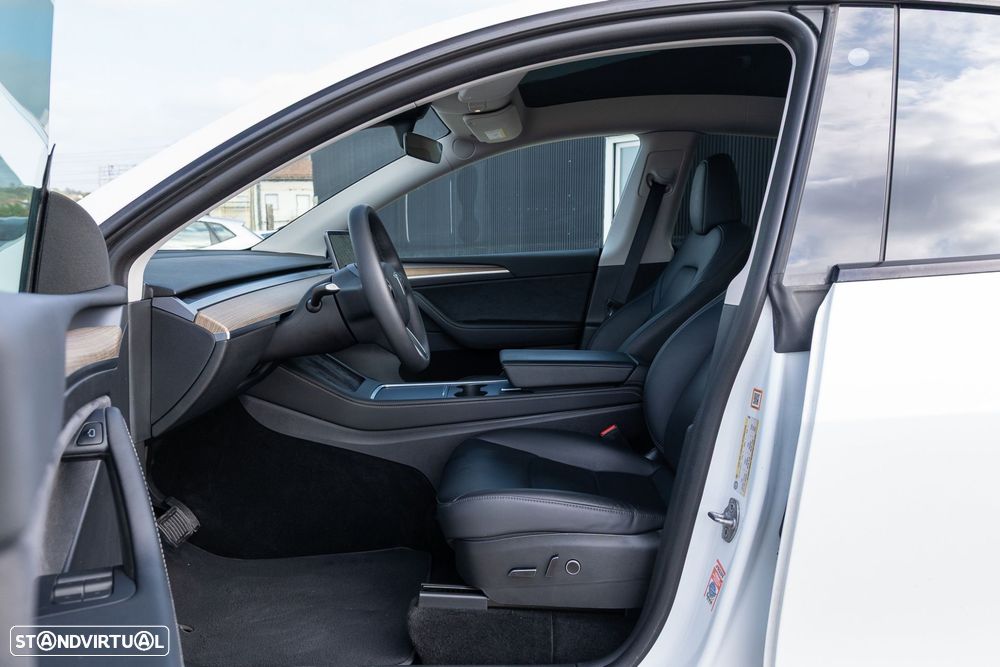 Tesla Model Y Long Range Dual Motor AWD - 17