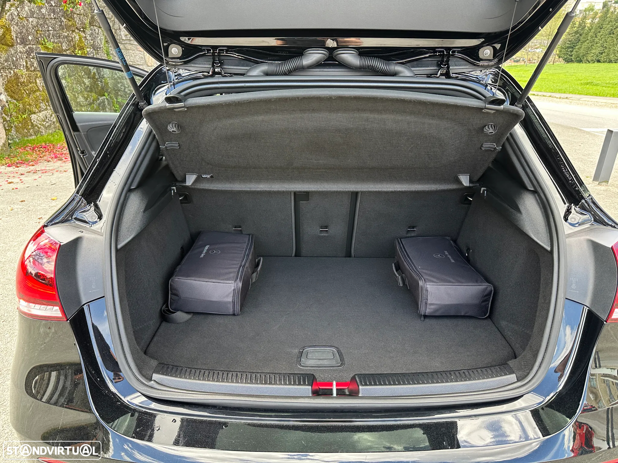 Mercedes-Benz A 250 e AMG Line - 23