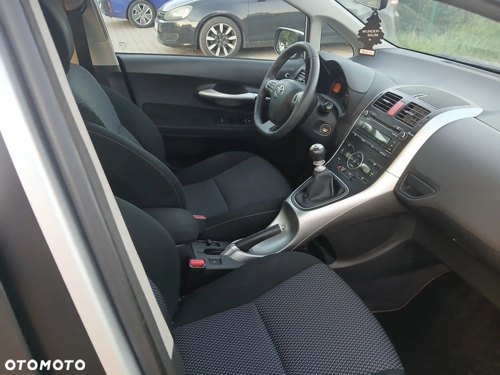Toyota Auris - 14