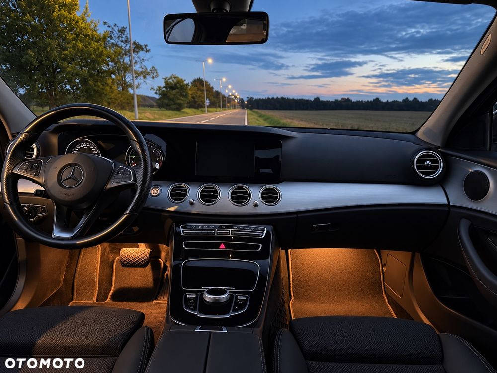 Mercedes-Benz Klasa E 200 d 9G-TRONIC - 29