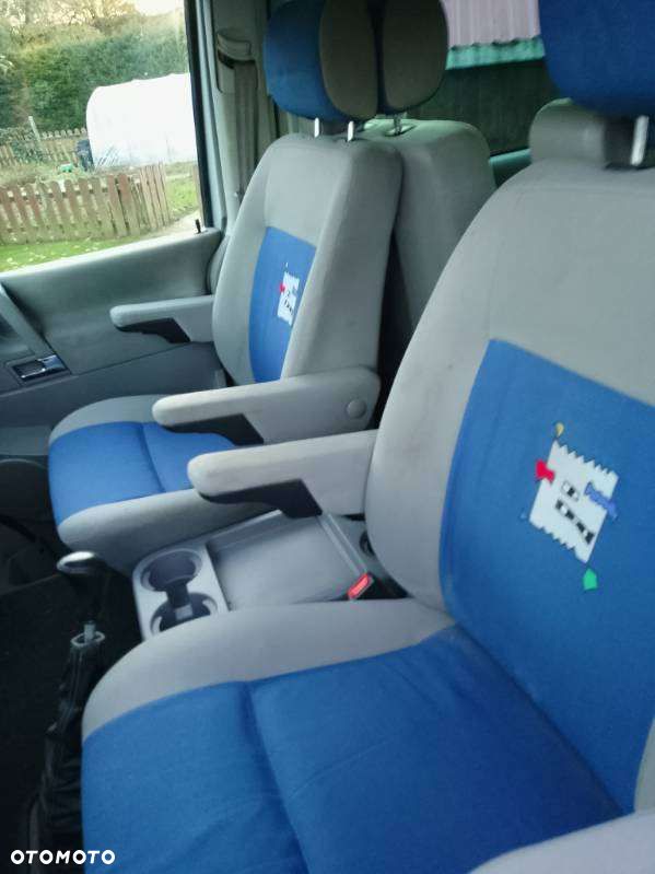 Volkswagen Multivan - 13