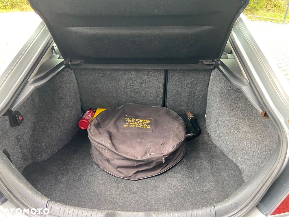 Ford Mondeo 1.8 Ghia - 17