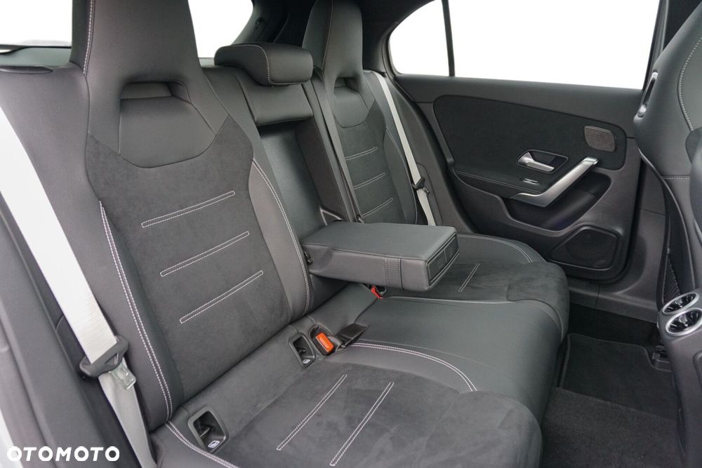 Mercedes-Benz Klasa A 220 4-Matic AMG Line 8G-DCT - 15