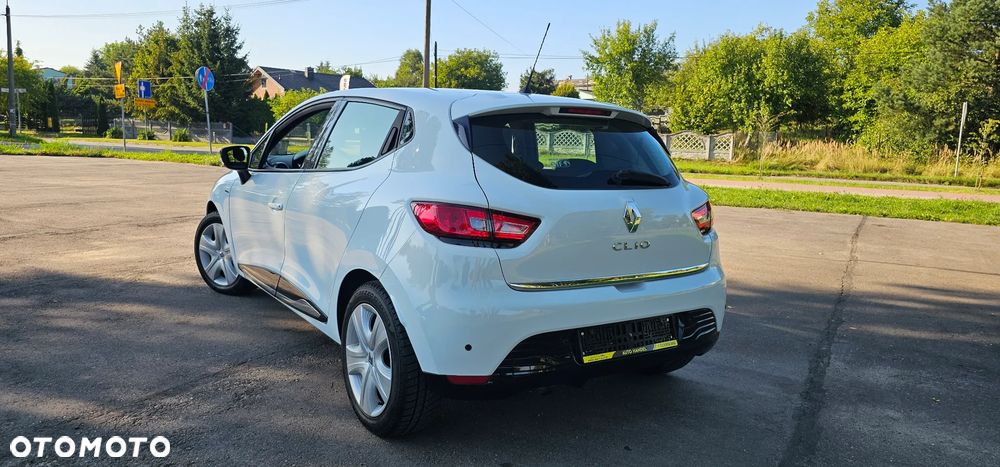 Renault Clio 1.2 16V 75 LIMITED - 13
