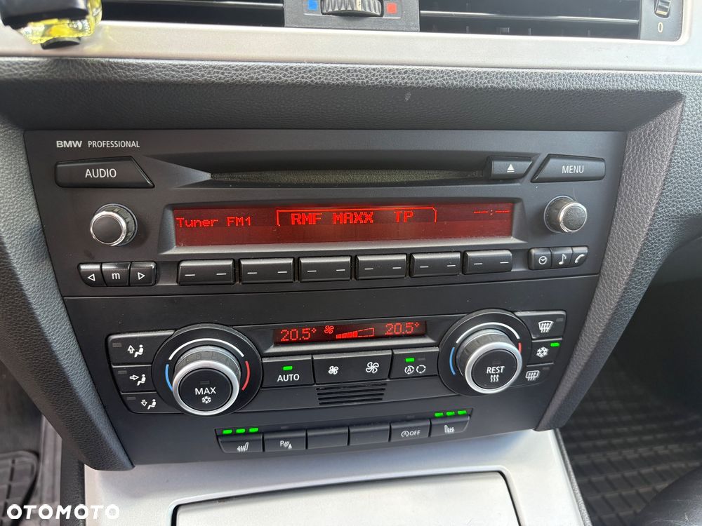 BMW Seria 3 318d DPF Edition Sport - 23