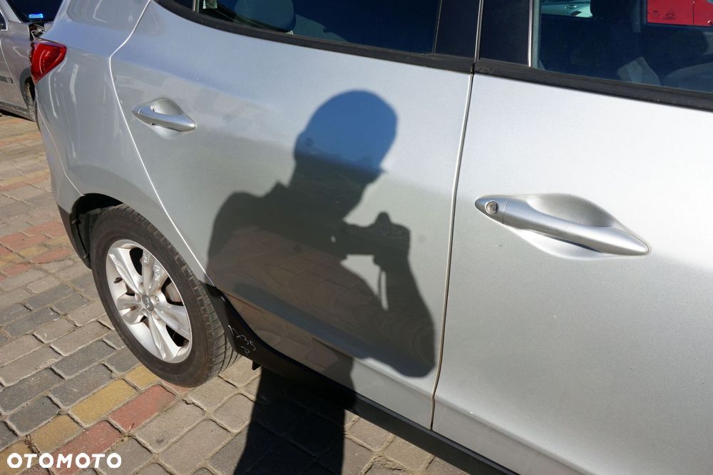 DRZWI TYLNE PRAWE IX35 I  RAH  SREBRNY HYUNDAI 2009-2015 - 4