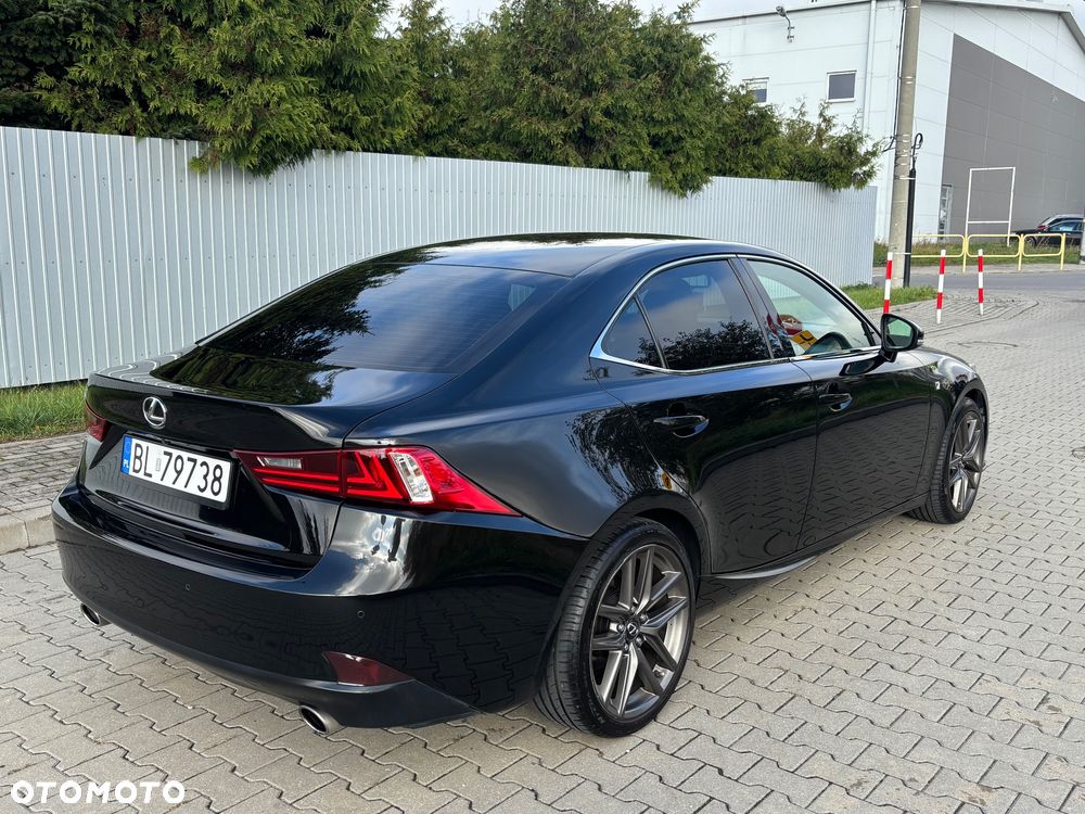 Lexus Is 2016 photo 4