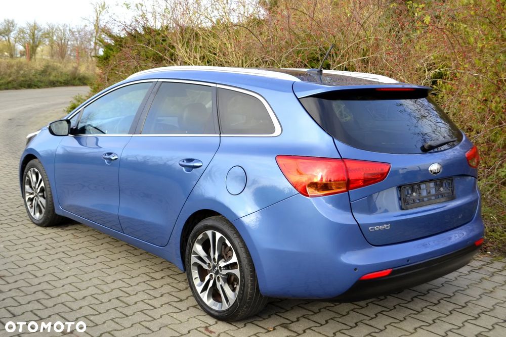 Kia Ceed - 11