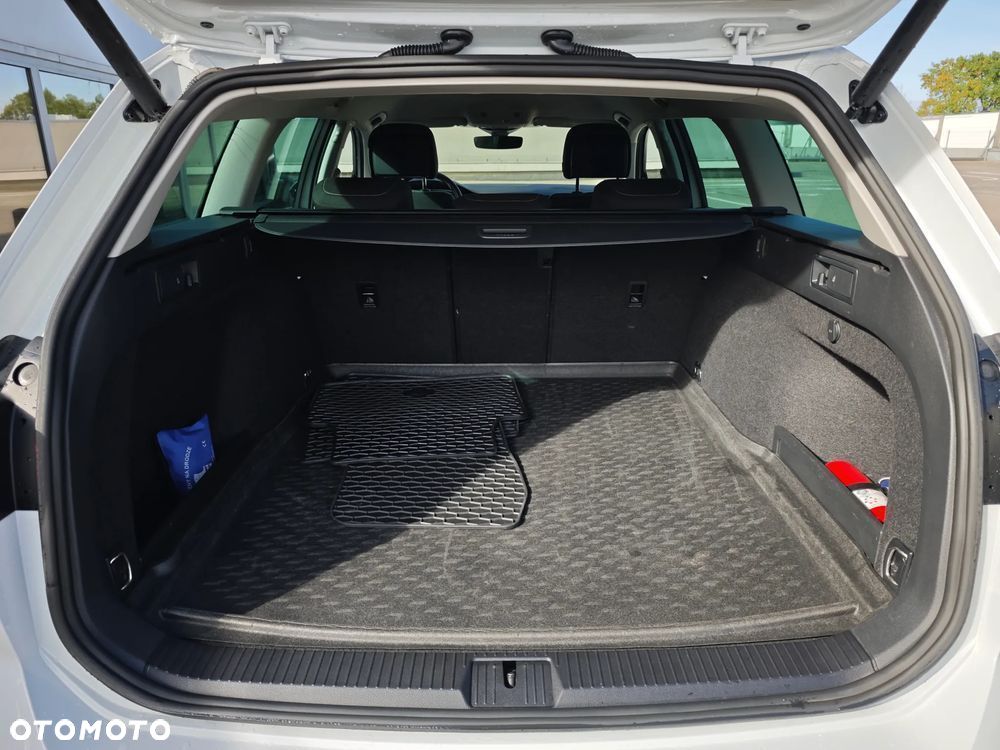 Volkswagen Passat Variant 2.0 TSI Business DSG - 14