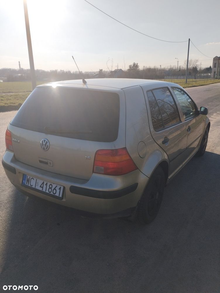 Volkswagen Golf - 6