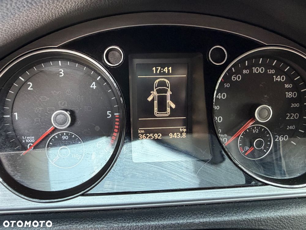 Volkswagen Passat 1.6 TDI DPF BlueMot Comfortline - 7