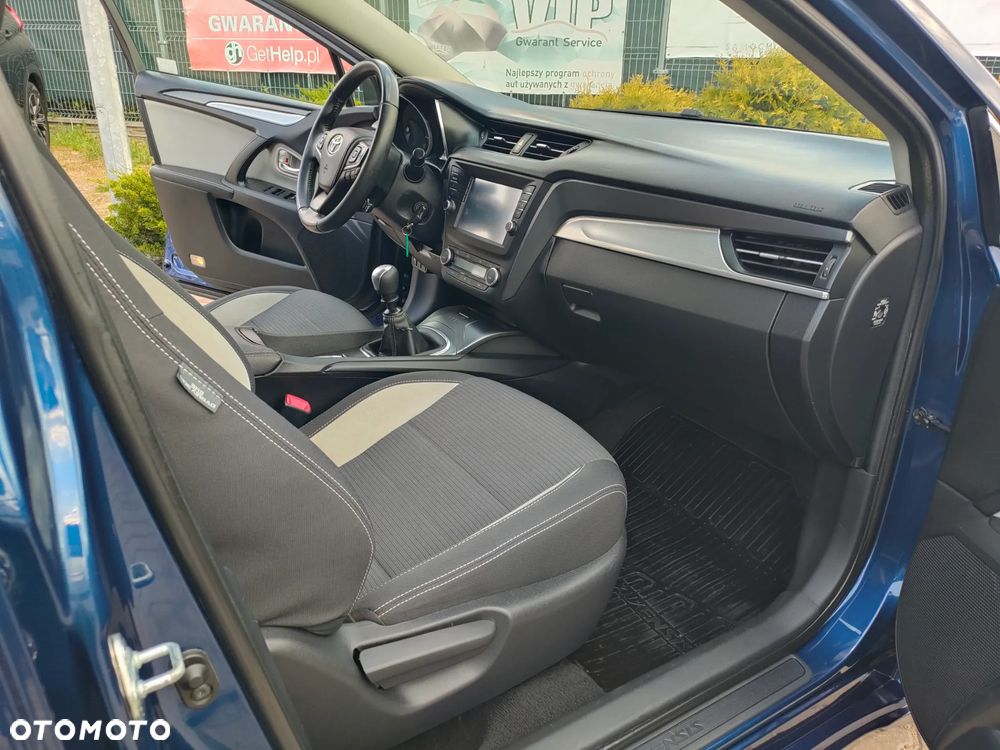 Toyota Avensis 1.8 Premium - 18