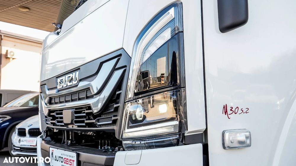 Isuzu M30 - 28
