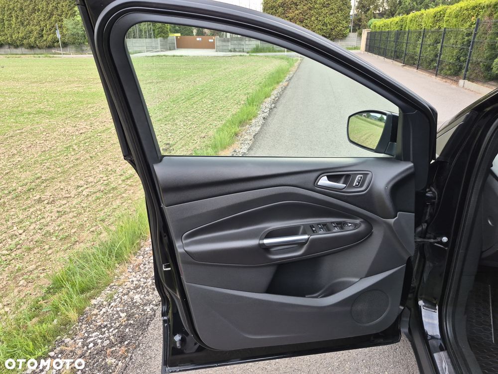 Ford Kuga 2.0 TDCi 2x4 Titanium - 27