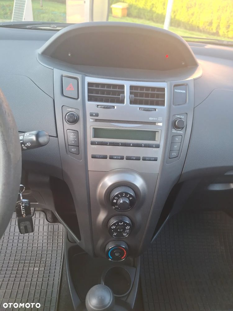 Toyota Yaris - 8