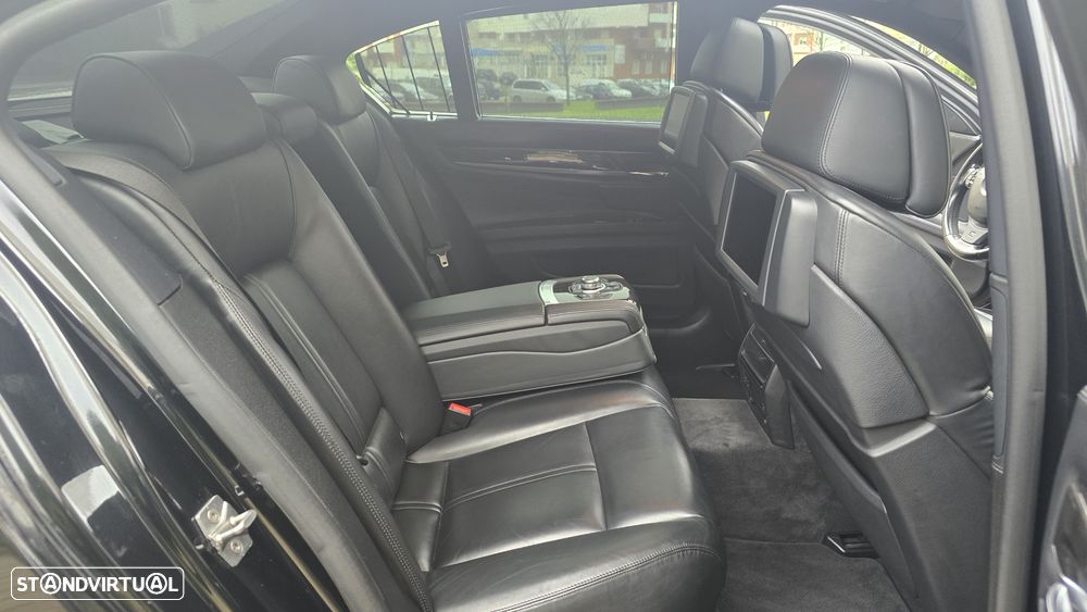 BMW 740 d Pack M - 26