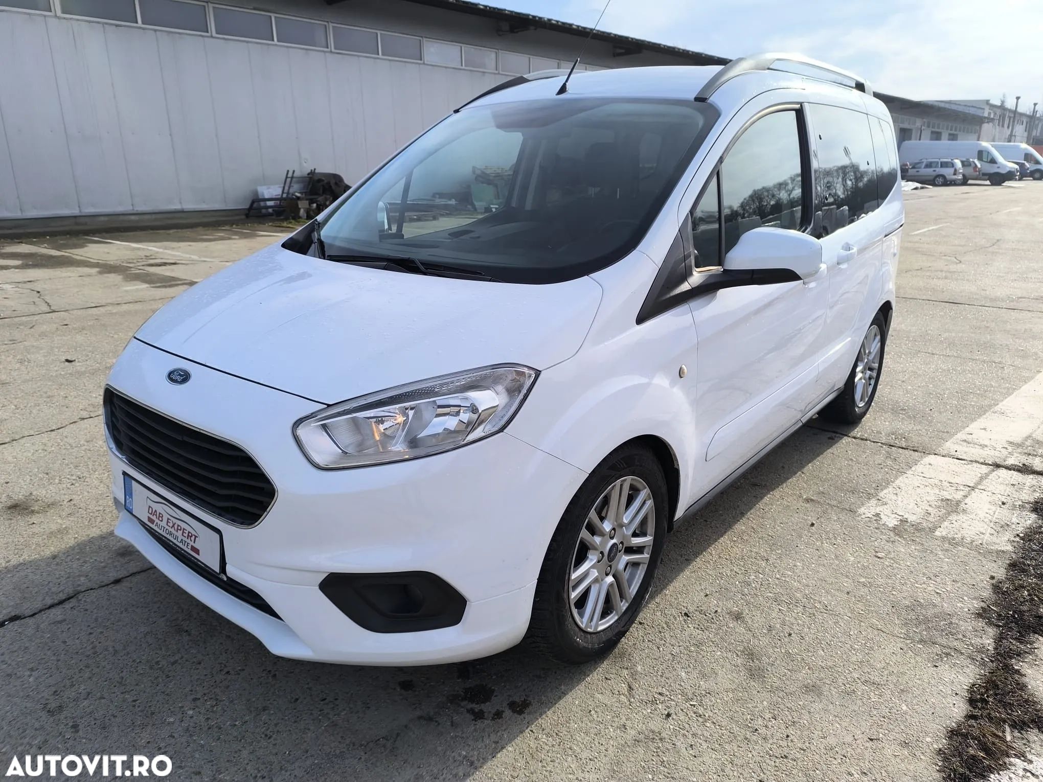 Ford Tourneo Courier 1.5 TDCi Titanium - 1