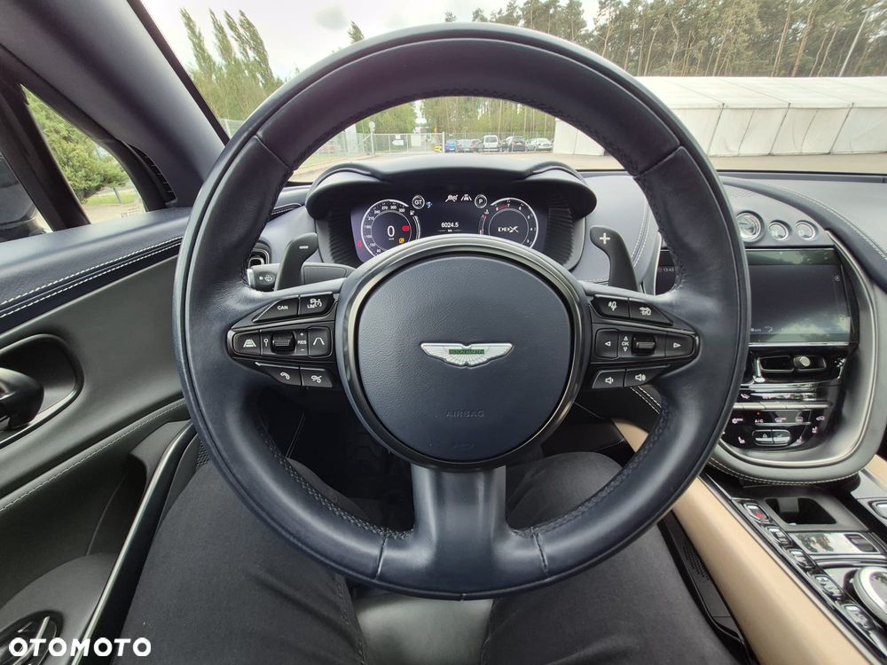 Aston Martin DBX - 6
