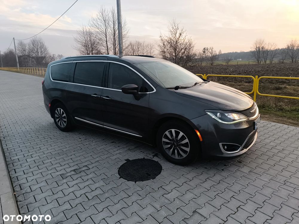 Chrysler Pacifica - 1