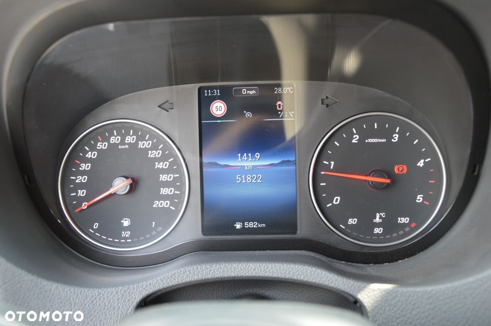 Mercedes-Benz Sprinter - 13