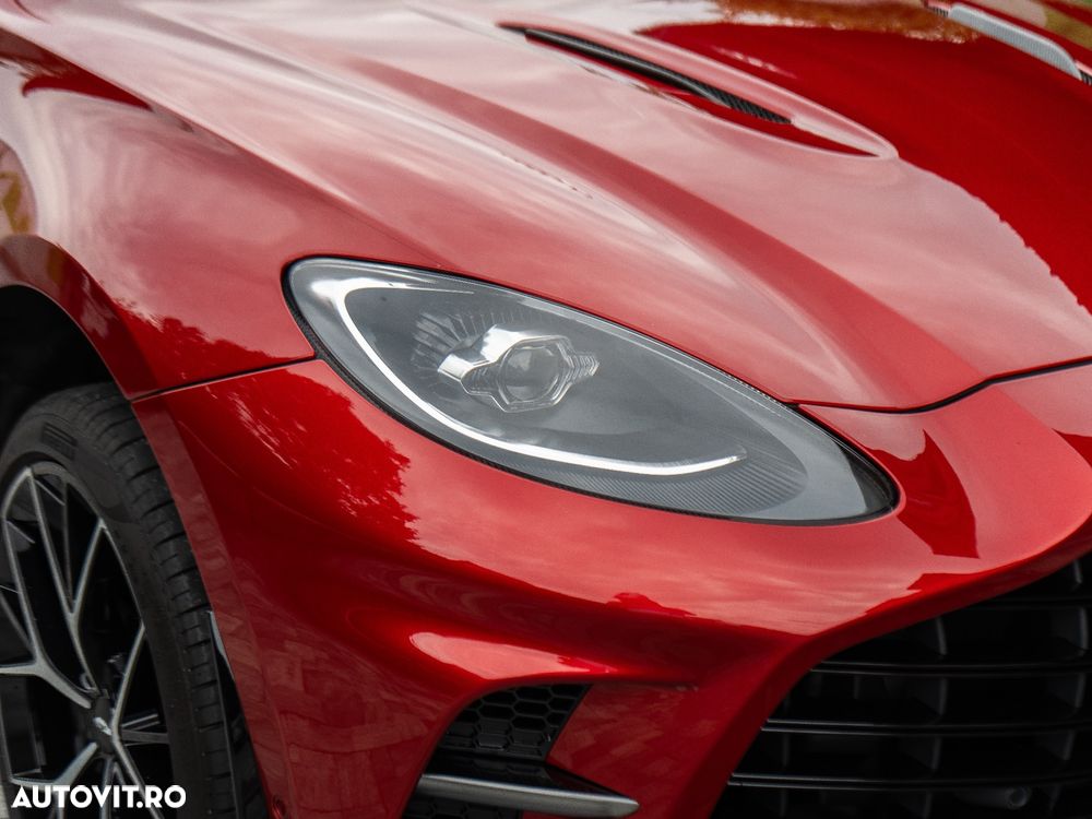 Aston Martin DBX - 4