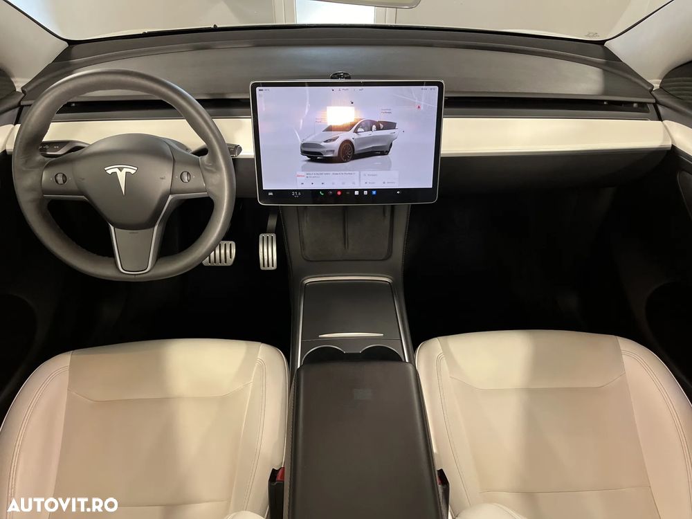 Tesla Model Y AWD Performance - 13
