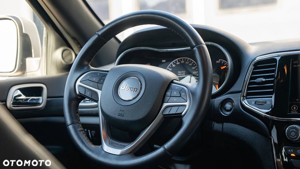 Jeep Grand Cherokee - 25