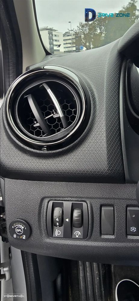 Renault Clio 0.9 TCe Limited Bi-Fuel - 13