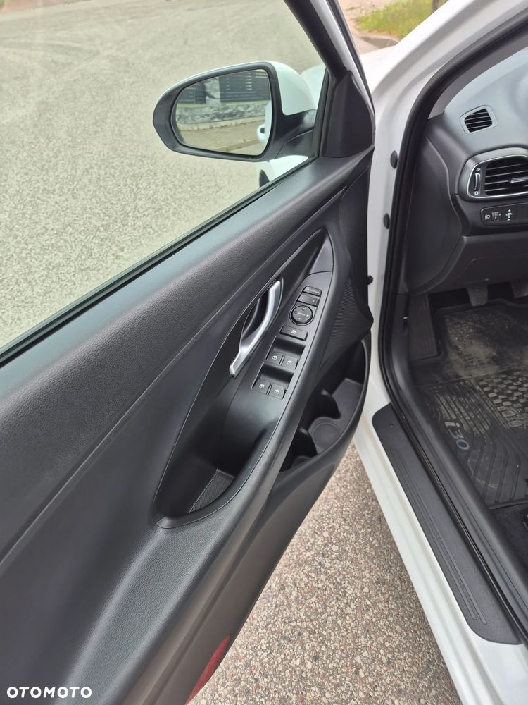 Hyundai i30 1.4 Premiere Comfort - 9