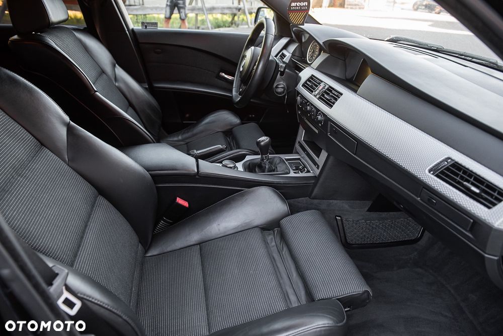 BMW Seria 5 523i - 25