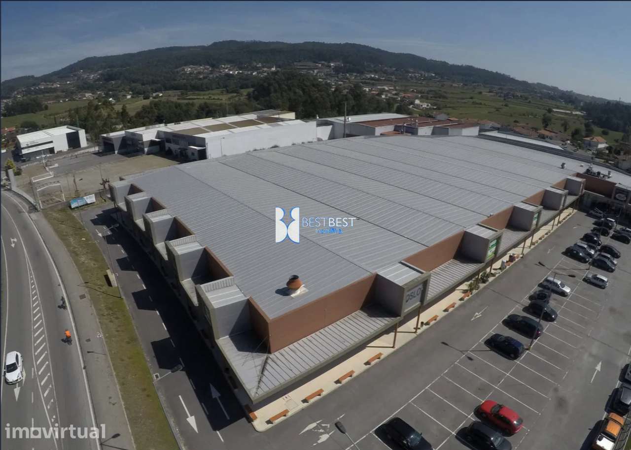 LOJA COM 260 M2, PARA ARRENDAR NO OPEN CENTER, ADÃES – BARCELOS - Grande imagem: 2/2