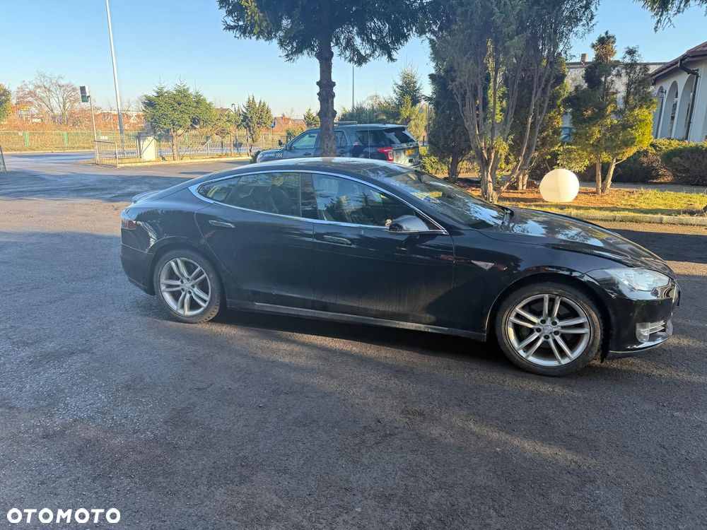 Tesla Model S Standard - 4